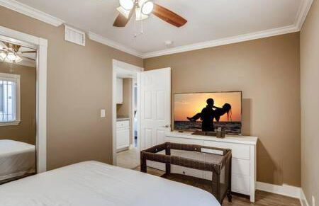 Awesome 3BR 2BTH 1 Block To Beach C2 - Photo 24