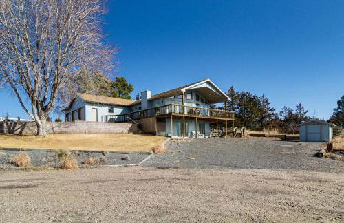Deck with Lake Mac View! Spacious Family Retreat - Foto 29