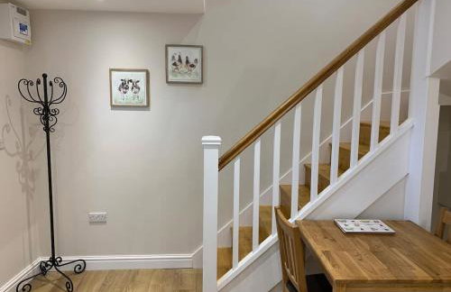 The Barn at Pentregaer Ucha, with tennis court and lake - Foto 18