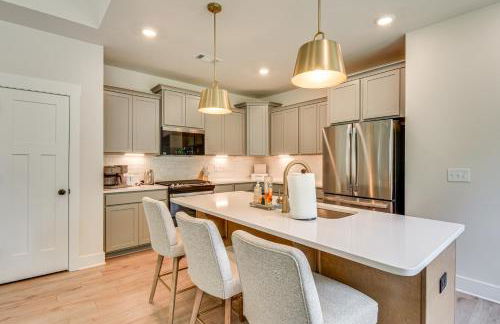 5 Mi to Memorial Stadium and Beach Modern Townhome - Foto 8