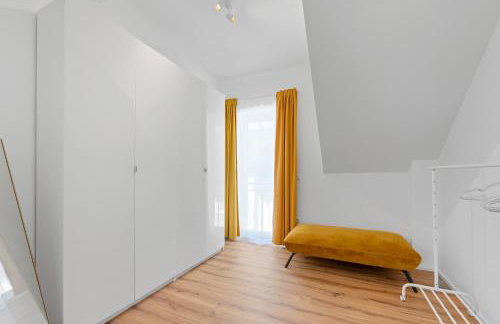 Golden Home with Barbecue, Yoga, Football Table - Photo 13