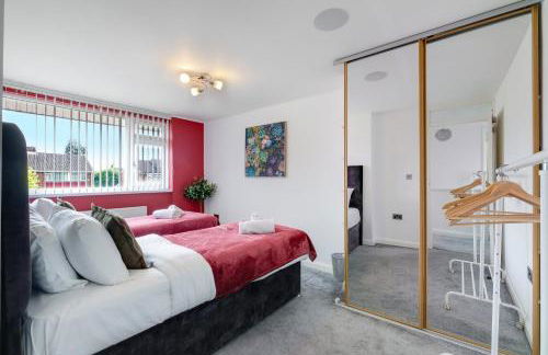 Elegant 5 Bed Home with Garden & Parking - Slough - Foto 44