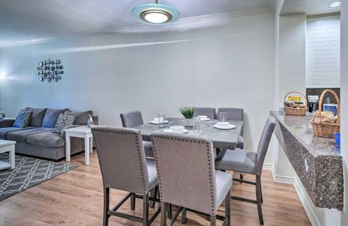 Serene Irvine Retreat with Heated Pool Access! - Foto 6