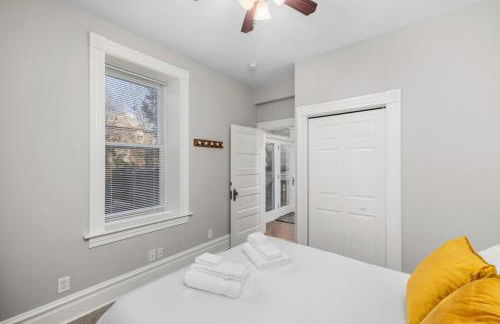 Walk to Forest Park Euclid Fire Pit Porch Swing - Foto 26