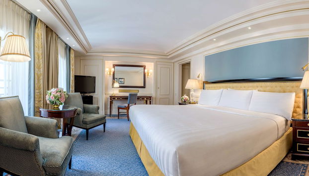 Shangri-La Paris - Photo 4, Room