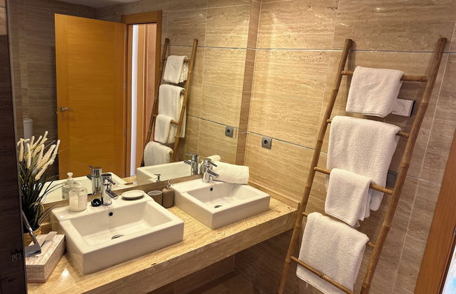 Apartment Sleeps 6 With Private Garden - Photo 15