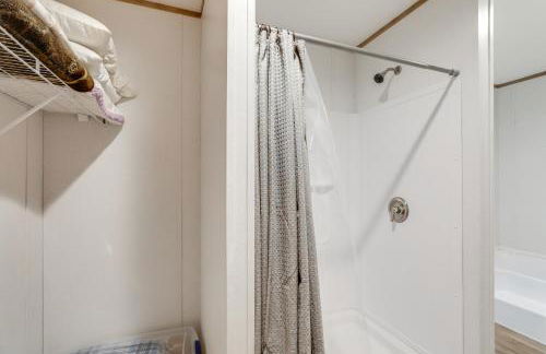 2 Mi to Lake Marion! Pet-Friendly Home with Yard - Foto 14