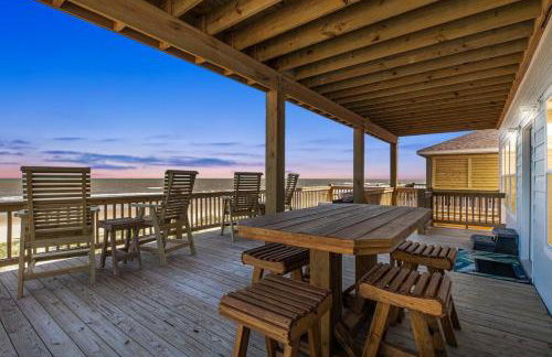 Noisywaves - Beachfront Paradise with Hot Tub, Yard, and Game Room - Foto 65