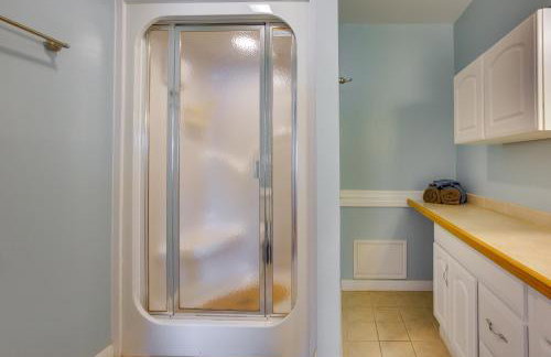 Hot Tub, Sauna, Fireplace, Dock! Lake Honor Cabin - Foto 14