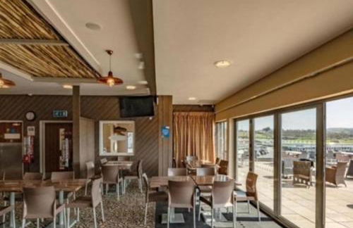 Static Caravan on the Jurassic Coast at Freshwater Beach Holiday Park - Photo 37