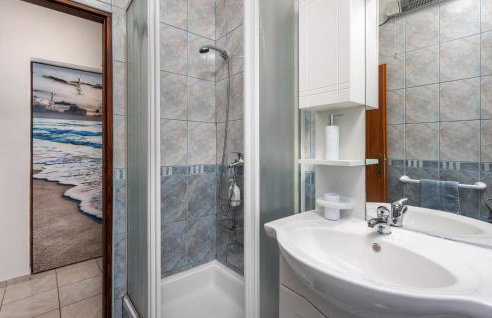 1 Bedroom Cozy Apartment In Kostrena - Foto 13