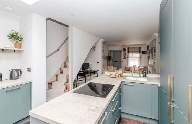 The Emerald - Central Henley 2 Bedroom House - From 145 Per Night - Foto 4