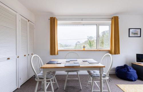 The Old Salt Store, 2 bed apartment with stunning river view - Photo 11