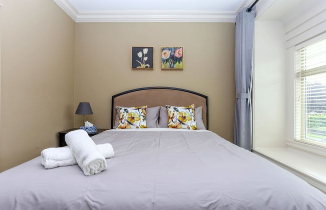 Grand 4 Bedroom Vacation House near Vancouver Downtown - Photo 6