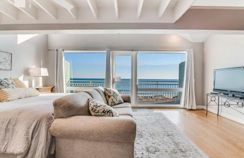 Dog-friendly beachfront dream with a wet bar & two furnished balconies - Foto 36