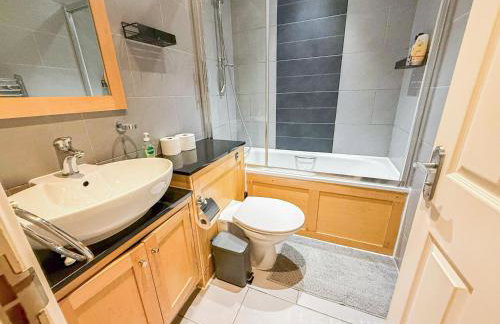 Promo Rate - 2BDR flat with AC in Embankment near Charing Cross, Trafalgar Square, London Eye, Big Ben - Photo 17