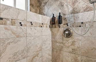 Echo Park Spacious Two-Bedroom Apartment with Private Yard and Parking - Foto 15