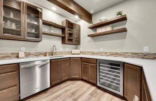 Modern 5BR/3BA Luxury Home|Movie Nights & Comfort - Foto 26