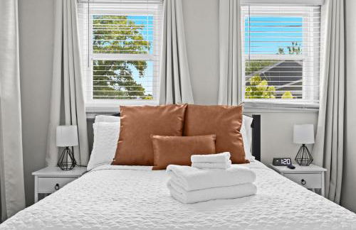 3BR 2BA Derby Home Walk to Churchill Free Parking - Foto 33