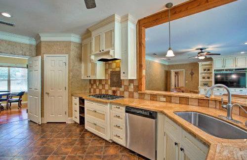 Spacious Stallion Lake Ranch Home with Patio - Foto 7