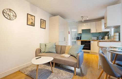 Spacious Retreat 5 Beds Sleeps 8 Free Parking - Foto 15