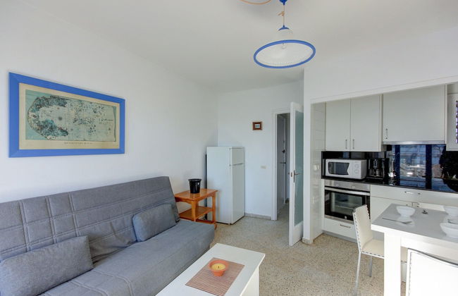 Apartment in Roses on the Beachfront - Photo 7