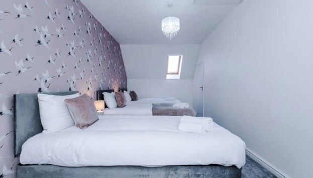 Lovely three bed home Manchester - Foto 2, Habitación