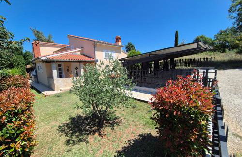 Sunny Garden Villa with Pool - Foto 42