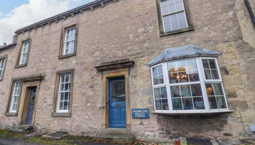 Devonshire House - Photo 1