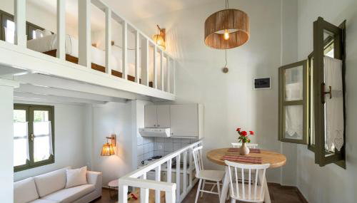 Aeolus pool apts - Photo 2