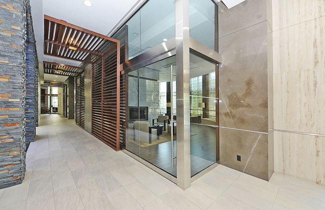 Sarkar Suites - 330 Burnhamthorpe Road - Photo 29