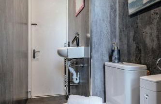 Cosy 1BR Sleeps 4 Quiet - Photo 25