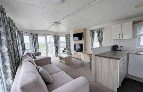 Stunning 8 Berth Caravan With Decking, Ref 71012P - Photo 8