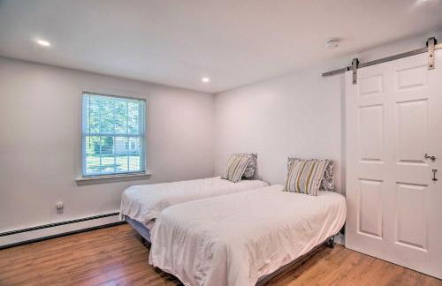 Near Beaches and Dtwn Falmouth Family Home with Deck - Foto 14