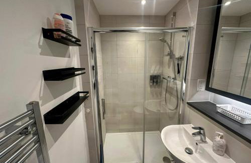 Lovely 2 bedroom 2 bathroom Apartment - Photo 26