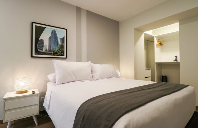 w Sensational 2BR w Balcony in Miraflores - Photo 2