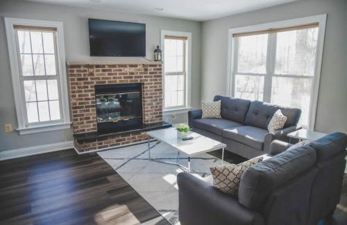 AMAZING Home with PRIVATE POOL, GAME ROOM & FIRE PIT! - Foto 9