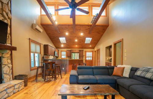 King Bed, Putt-Putt w/ Hot Tub, & Other Games - Foto 1