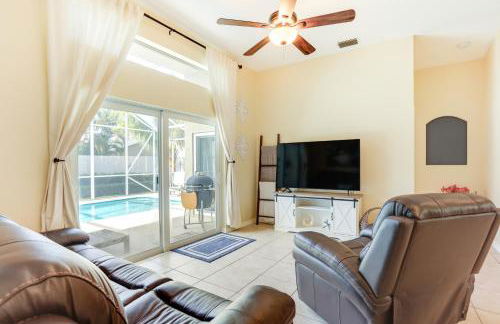 Sleek Jupiter Retreat with Lanai and Pool! - Photo 16