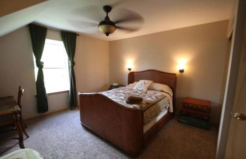 Five Bedroom Colonial Style Home - Foto 46