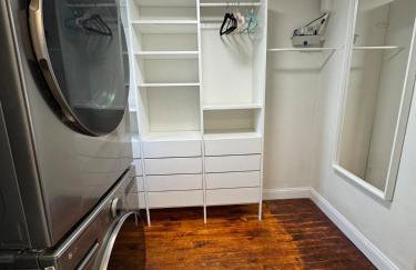 Center City Trinity with Roof Deck, Patio & Workspace - Foto 10