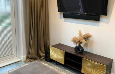 7 bed 3 bath M25 Long term Parking - Foto 8