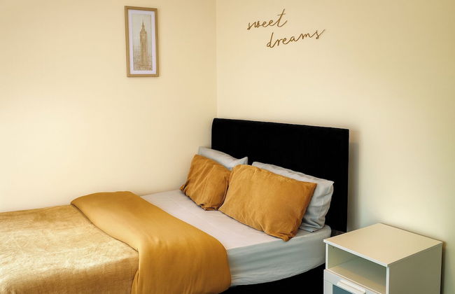 1 Bed - Sleeps 4 - Wolverhampton City Centre - Foto 1