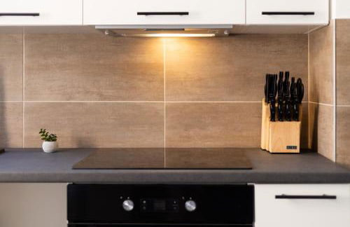 Apartments am Neuen Theater - Parkplatz nach Verfügbarkeit - Altstadt - Küche - Wifi - Powered by Ko-Living - Foto 31