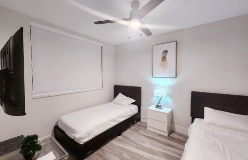 Lux property great for 1 to 8 Guests-family trip ,5Beds 2Rooms Staycation with Gym and EV, proximity to Downtown and Beaches - Foto 47