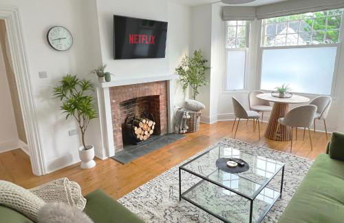 1 Bed / 1 Sofa Bed 'Scandi' Style Ground Floor Apartment - Foto 15