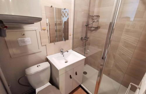 2 Pièces, skis aux pieds, proche commerces avec balcon. Capacité 6 pers, animaux non admis - FR-1-771-11 - Foto 15