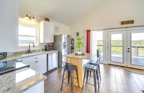 Center Point Countryside Cottage with Deck, Grill! - Photo 8