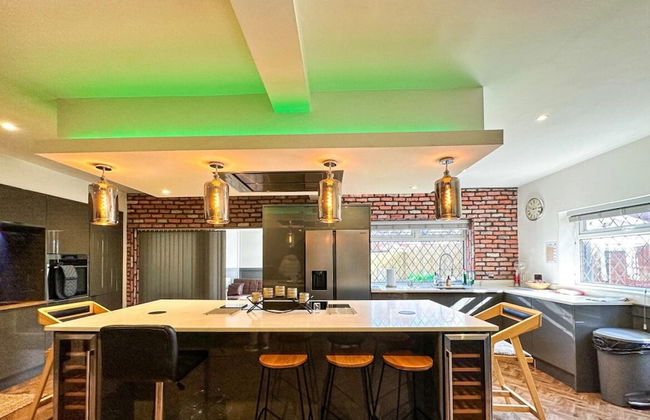 Beautiful Detached Villa - Jacuzzi Bath - Parking - Foto 14