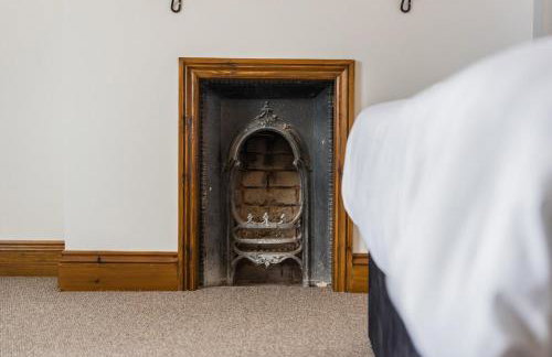 #111 New Farm with hot tub and Sauna - Sleeps 18 - Near Elmore Park - " Perfect for Contractors and Families - Parking space for 10 cars" - Foto 59